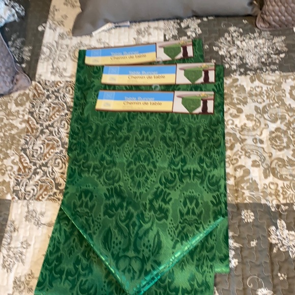 H0ME COLLECTION Table Runner - Picture 2 of 4